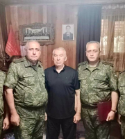 В ПРЕДДВЕРИИ ДНЯ ПОБЕДЫ РУКОВОДСТВО МИНИСТЕРСТВА ОБОРОНЫ АБХАЗИИ НАВЕСТИЛО ГЕНЕРАЛА АРМИИ МИРАБА КИШМАРИЯ